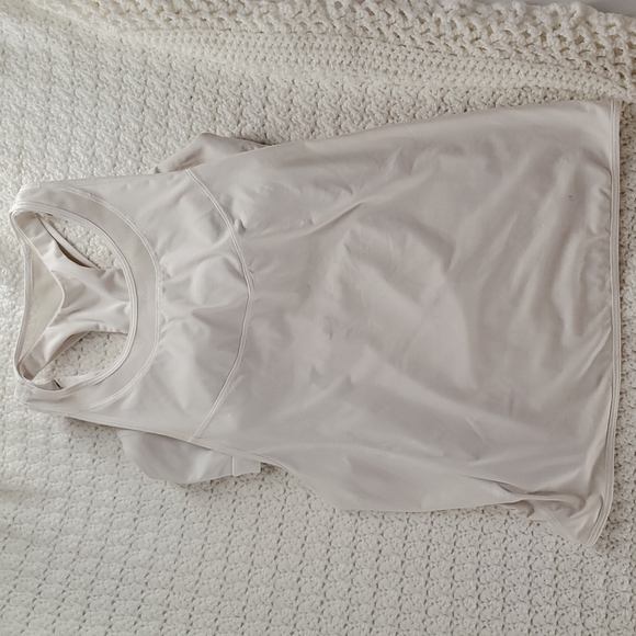 Lululemon: Strappy Backed, White Top with Sport Bra - Picture 8 of 8